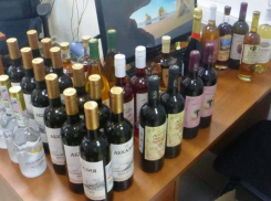 69 бутылок вина и коньяка изъяли таможенники в Сочи