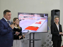 80-метровый «Щит Великой Победы» развернут в Сочи в зоне взлета и посадки самолетов