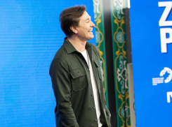 Сергей Безруков почувствовал себя батюшкой на фестивале в Сириусе