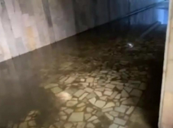Ливень затопил подземный переход в центре Сочи 