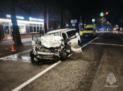 Голый неадекват угнал такси и устроил смертельную аварию в Сочи