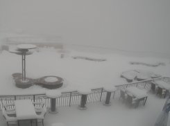 Сугробы и ливневый снег: зима неожиданно пришла на курорты Сочи