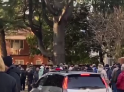 Администрация Лазаревского района Сочи встретилась с горожанами, чтобы успокоить их