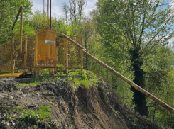 Поврежденный оползнем газопровод начали восстанавливать в Сочи