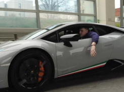 Владелец иномарки за 40 миллионов рублей лишился прав за езду с фальшивыми номерами по Сочи