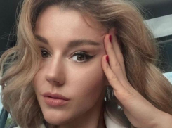 Землетрясения и атака дронов: певица Юлианна Караулова пожаловалась на провальный отдых в Сочи