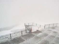 Снегопад обрушился на горы Сочи