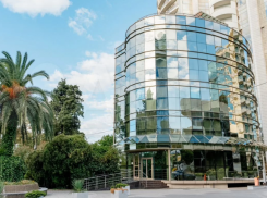 За 1 миллиард рублей выставили на продажу здание в «золотом треугольнике» Сочи