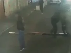 Мужчина украл цепочку за 300 тысяч у прохожего в Сочи и сбежал из города, чтобы ее продать