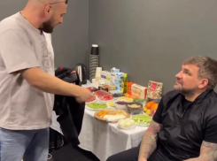 Блогер Каха с женой добрались до концерта Басты в Сочи и «обнесли» его гримерку