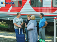Туристический ретропоезд отправился из Сочи в Гагру
