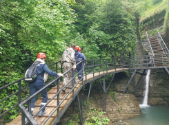 Спасатели расчистили тропу к водопаду Псыдах в Сочи