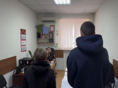 Подростков из Сочи, бегавших по крышам и напавших на мальчика-курьера, нашли