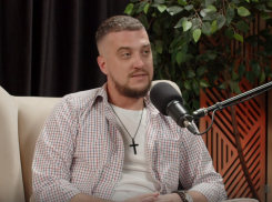 Блогера из Сочи, который вымогал деньги с застройщика, отправили в колонию