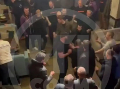 Массовая драка посетителей произошла в баре Сириуса