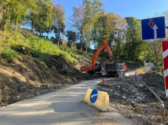 150 миллионов рублей выделили на ремонт участка в Сочи, пострадавшего от оползня