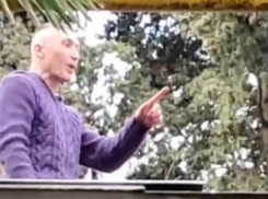 «Они хотят меня убить!»: сочинец умолял о помощи с крыши дома