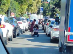 В Сочи задержали приезжую попрошайку с детьми без документов