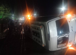 22 человека попали в аварию на экскурсионном автобусе в Абхазии