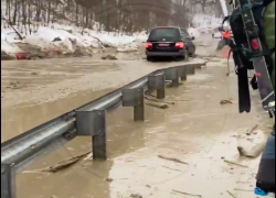 Сель сошел на дорогу к горному курорту Сочи