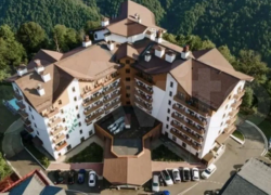 За 3,4 миллиарда рублей продают отель на курорте «Роза Хутор» в Сочи