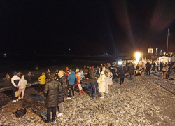 Более 6 тысяч человек приняли участие в ночных крещенских купаниях в Сочи