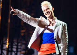 Аншлаг при непроданных билетах: волшебным образом заполнились места на концерте Шамана в Сочи за час до начала