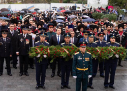 Возложением цветов отметили День Героев Отечества в Сочи 