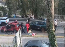 Три человека пострадали в аварии на трассе в Сочи