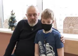 Мальчик, чье лицо разорвали собаки в Сочи, снова оказался в больнице