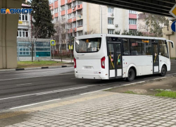 Водитель, перевозивший детей, пытался уйти от полицейской погони на неисправном автобусе в Сочи