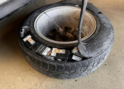 260 пачек сигарет и машину изъяли сотрудники Сочинской таможни