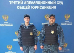 Судебные приставы пришли на помощь женщине, потерявшей сознание в суде Сочи