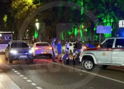 Электросамокатчик попал под колеса машины в Сочи