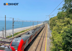 Молодого человека насмерть сбила электричка с пассажирами в Сочи