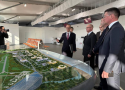 В Абхазии у Кириенко попросили восстановить авиасообщение, деньги селам, школам и сгоревшей галерее