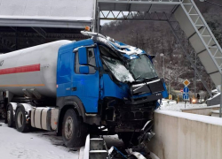 Бензовоз идет на таран