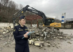  Жительница Сочи сделала калитку в балконе, чтобы проходить к морю