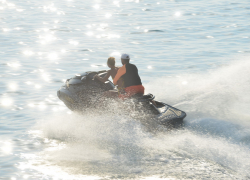 Туристов вынудили заплатить 50 тысяч за перевернутый гидроцикл в Абхазии