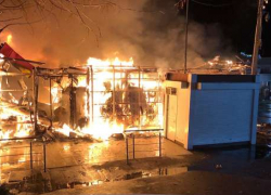 В Сочи сгорели торговые павильоны