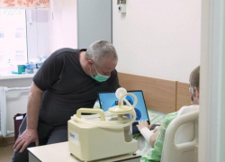 Отец мальчика, лицо которого съели собаки, не планирует выходить на работу и хочет получить машину от мэрии Сочи