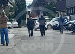 В Сочи сгорели торговые павильоны возле отеля «Престиж»