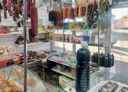 Во время рейда в Сочи нашли «домашнее вино» и весы для обвеса