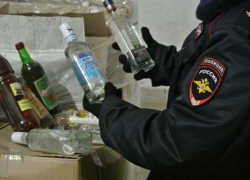 720 литров незаконного алкоголя изъяли полицеские