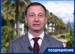 Мэр Сочи поздравил женщин с 8 марта