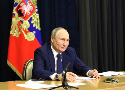 «Организуем хороший отдых и машинку дадим»: Путин пригласил многодетную семью из Надыма в Сочи