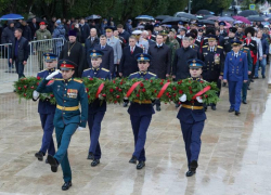 Памятные возложения цветов прошли в Сочи в честь Дня защитника Отечества