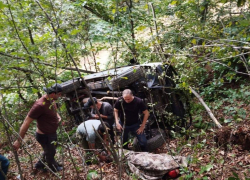  В Сочи переведут россиян, которые сорвались на экскурсионном автобусе в пропасть в Абхазии