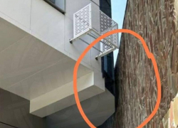 В Сочи подпорная стена вплотную приблизилась к новостройке 