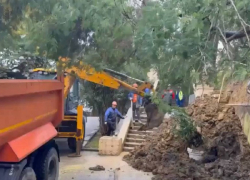 Оползень сошел около набережной в центре Сочи